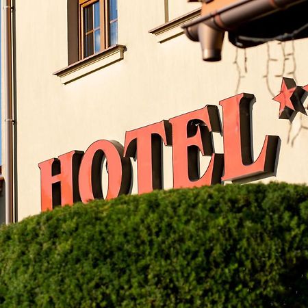 Hotel Lemoniada Lucmierz Bagian luar foto