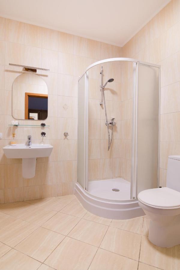 Hotel Lemoniada Lucmierz Bagian luar foto